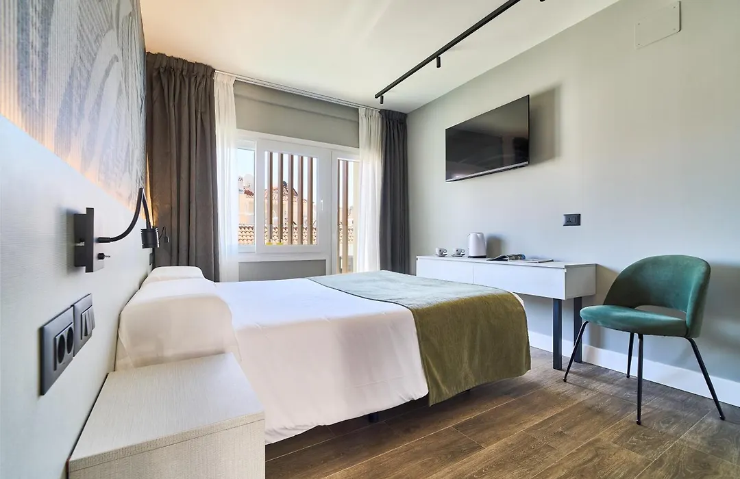 Hostal Sol Y Miel-1